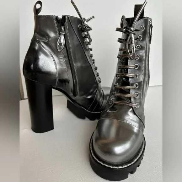 LOUIS VUITTON Silver 'Star Trail' Leather Boots (BNWOB) - Picture 3 of 9